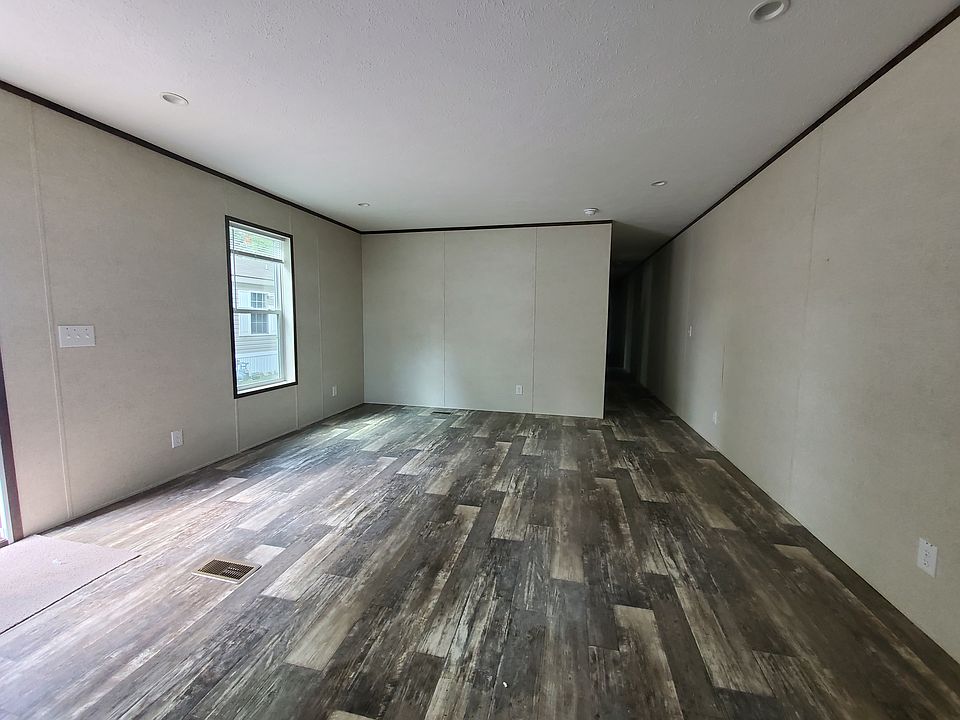 2nd image of 1900 NW Lyman Rd #134