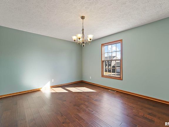 3rd image of 1418 W 49th St