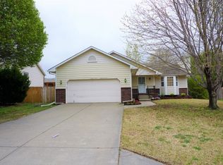 300 N Willowcreek St, Derby, KS 67037