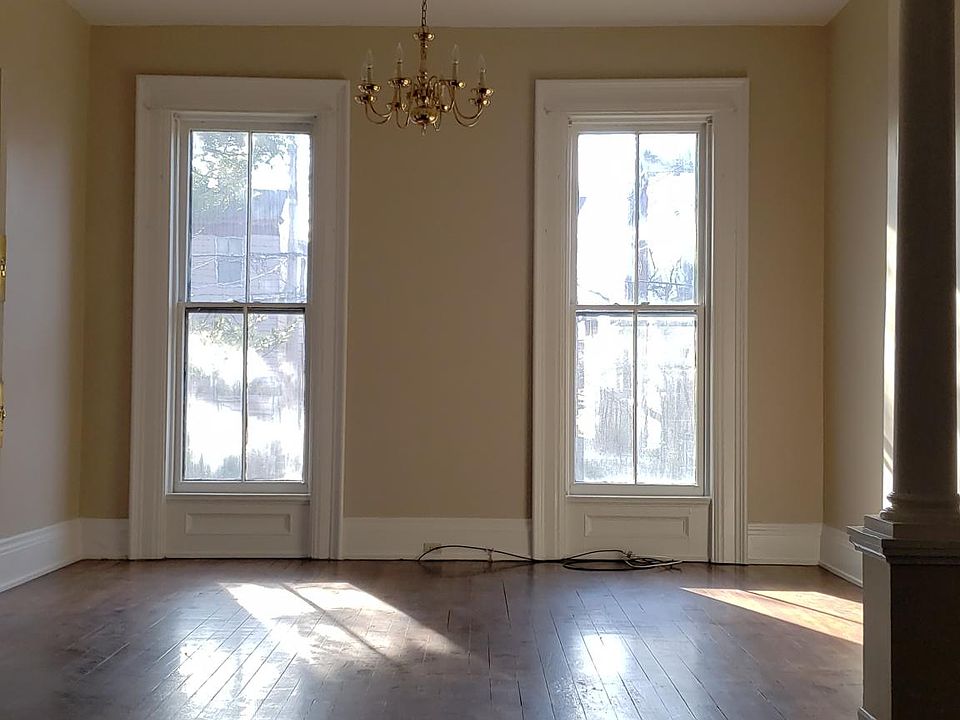 2nd image of 817 Washington Ave APT 1