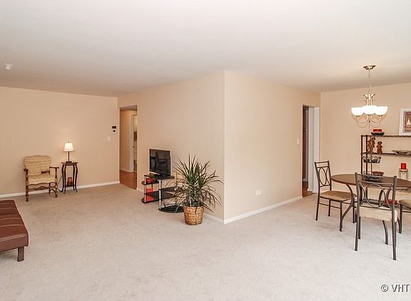 3rd image of 949 Pleasant St APT 3A