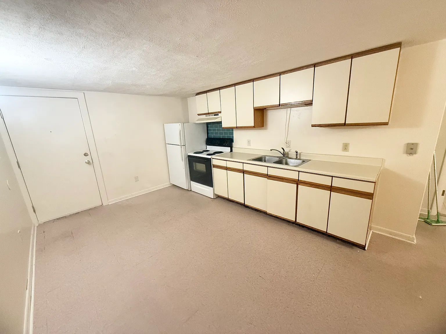 2 bed, $1,200 — Photo 1