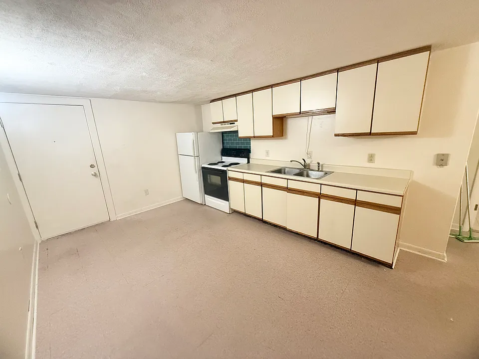 236 Genesee St #4