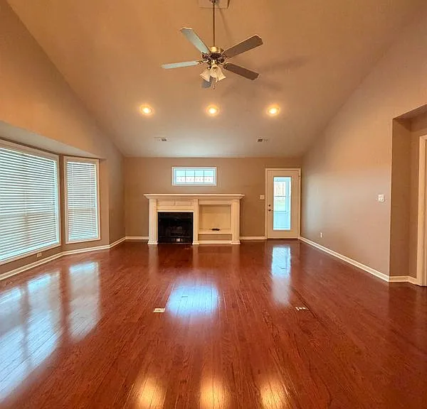 31 Enclave — Photo 2