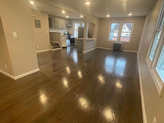 3rd image of 11614 155th St Floor 2