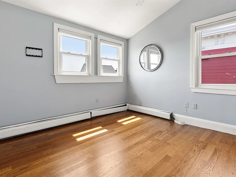 17 Sackville St #3 — Photo 23