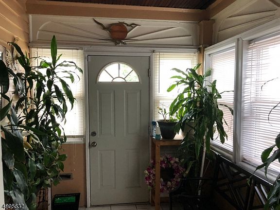 4th image of 240 Vermont Ave