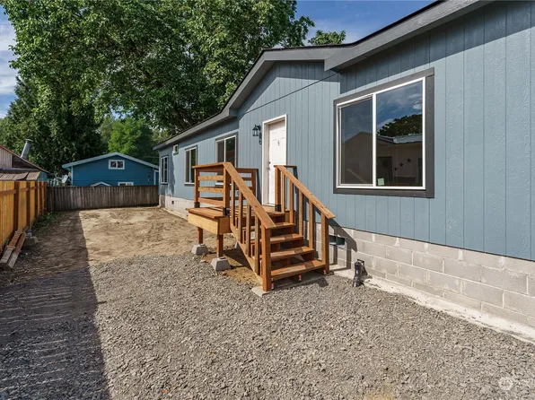 1403 S 4th Avenue, Kelso, WA 98626