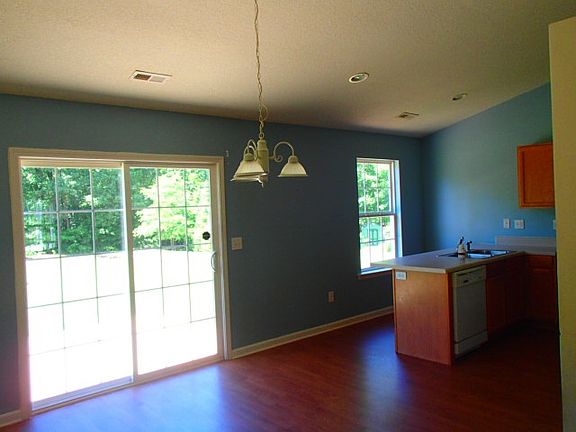 4th image of 123 Kensett Dr