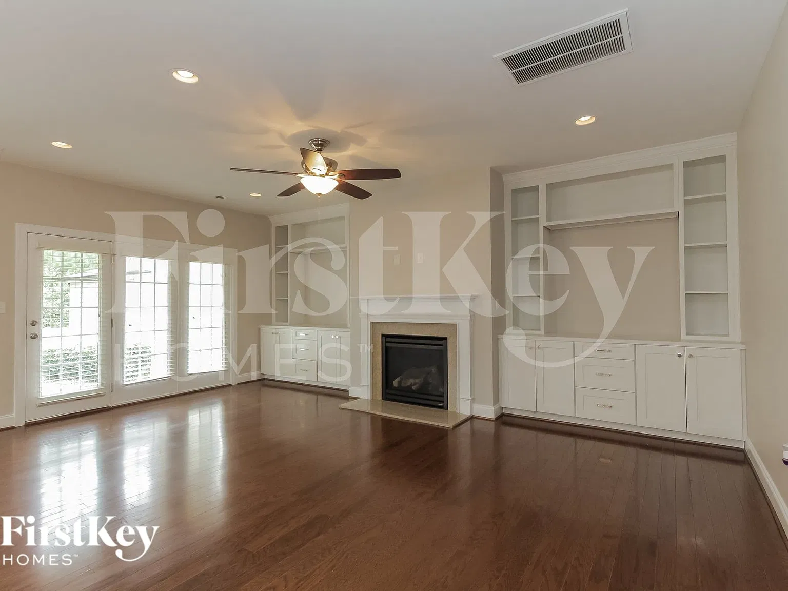 3 bed, 3.0 bath, 3026 sqft, $3,135 — Photo 3