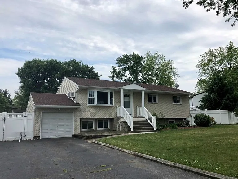 40 Yale St — Photo 1