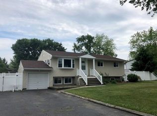 40 Yale St, Port Jefferson Station, NY 11776