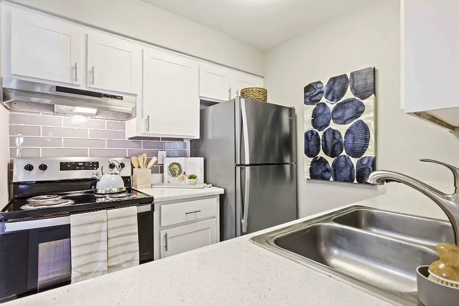 Portola Glendale — Photo 1