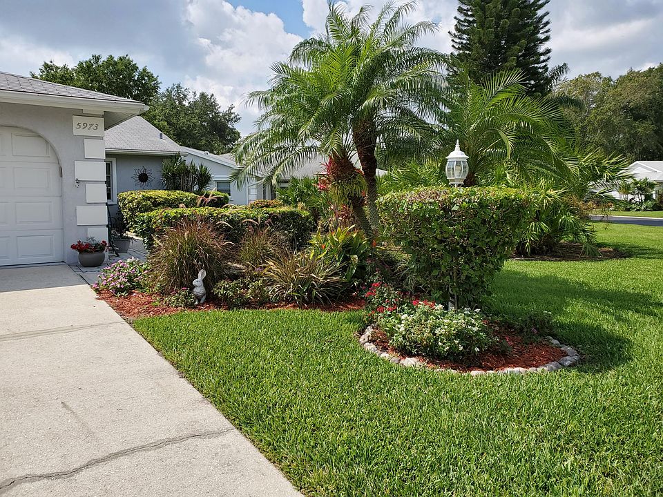 Outside of Villa
Peaceful, lots of mature trees,
quiet lovely neighborhood!