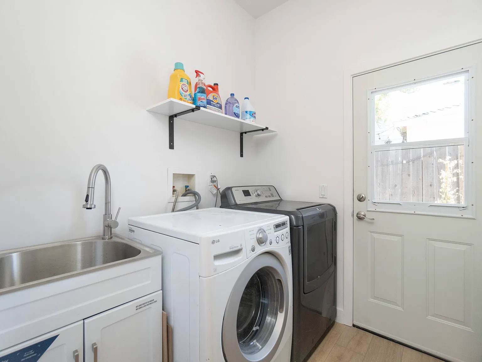 3 bed, 1602 sqft, $7,000 — Photo 2