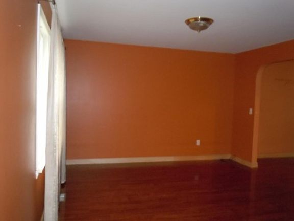 3rd image of 219 Dennis Ave