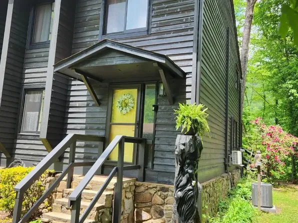 129 Riverside Villa Dr, Maggie Valley, NC 28751