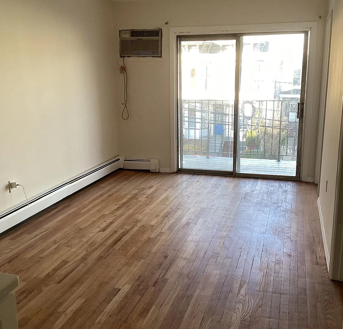 4 bed, 1300 sqft, $3,600 — Photo 2