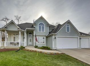 3225 SW Amber Cir, Lees Summit, MO 64082