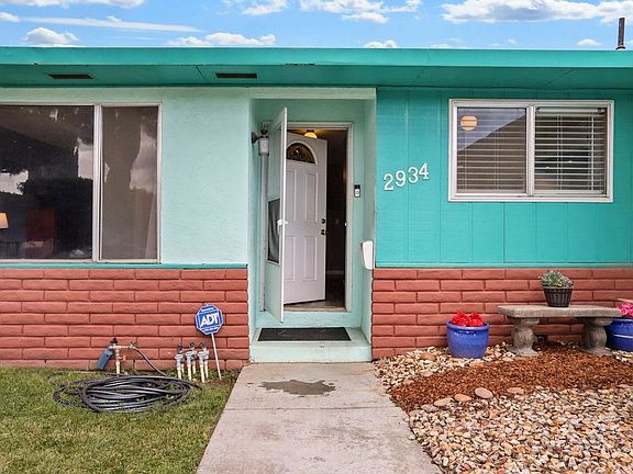 3rd image of 2934 Elsinore Dr