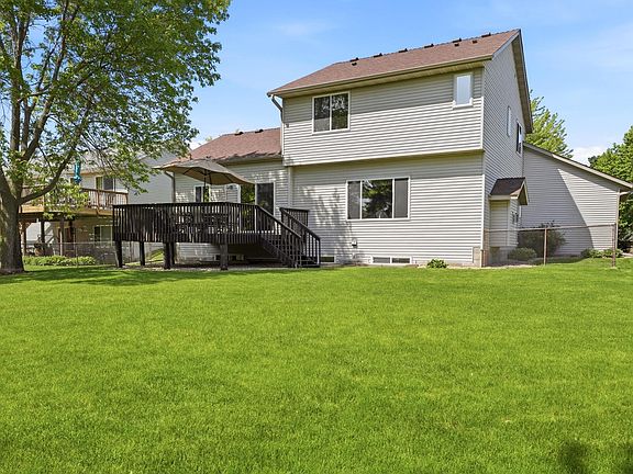 3rd image of 5944 188th St W