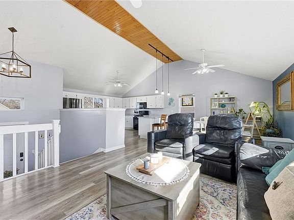 5th image of 709 Feldspar St