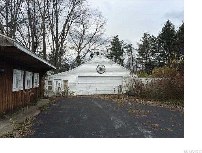 2nd image of 856 Genesee St