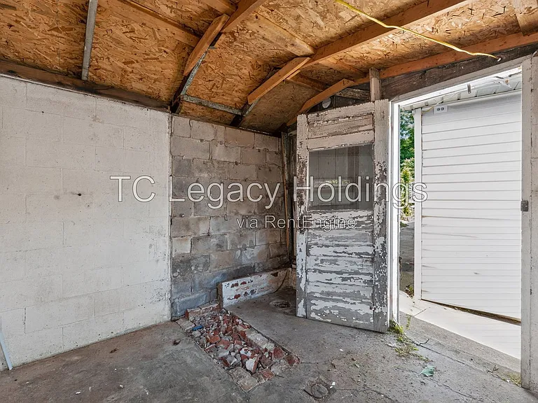 87 Crisfield St — Photo 31