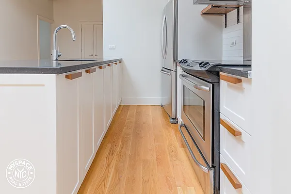 Rented by MySpaceNYC | media 48