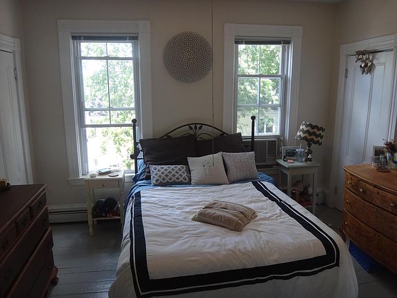 3rd image of 423 Franklin St #12