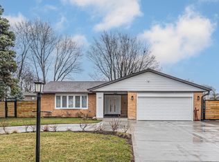 1303 N Santee Ln, Mount Prospect, IL
