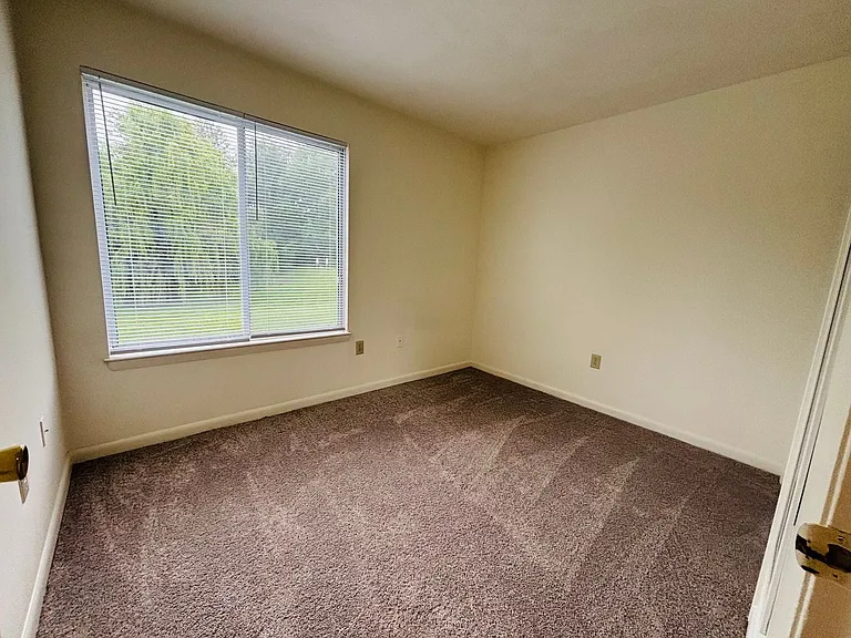 1204C University Ter — Photo 11