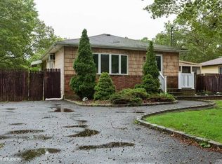 25 Duke St, Bay Shore, NY 11706