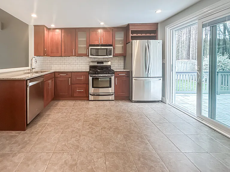 72 Pepperbush Pl — Photo 12