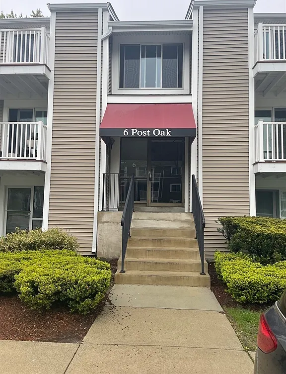 1 bed, 1.0 bath, 698 sqft, $2,100 — Photo 2