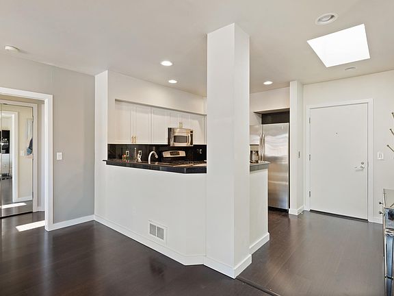 5th image of 925 110th Ave NE #502