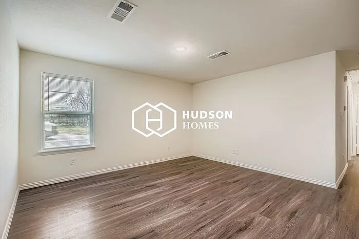 3 bed, 2.0 bath, 872 sqft, $1,199 — Photo 4