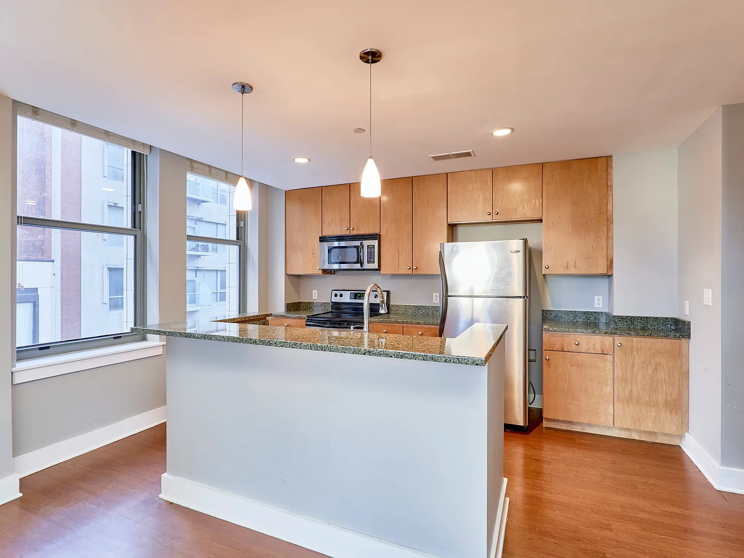 2 bed, 1080 sqft, $2,200 — Photo 4