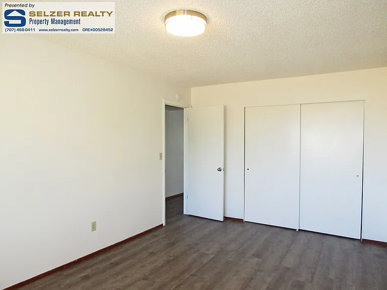 1541 N Bush St — Photo 8