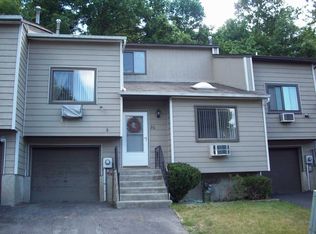 20 Spruce Ct, Fishkill, NY 12524