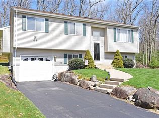 27 Walker Ln, Coventry, RI 02816