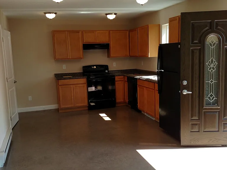 310 E Chester St — Photo 3