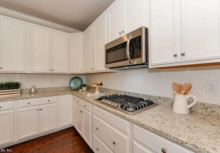 1005 Beachstone Quay — Photo 12