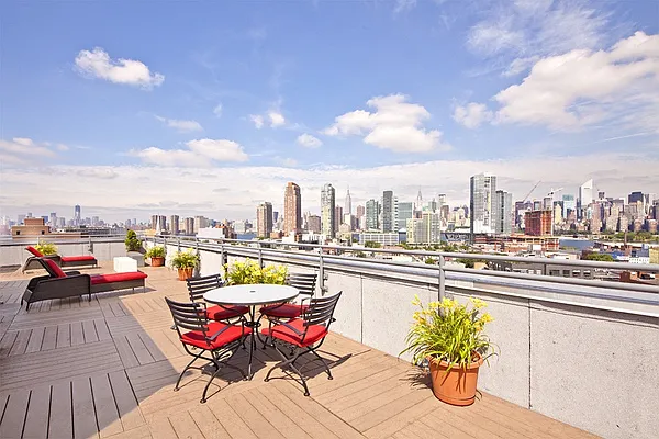 Sold by Nest Seekers International | media 7