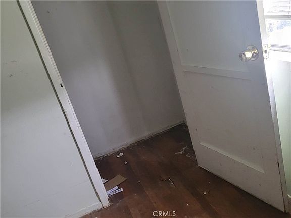 5th image of 9732 Woodford St