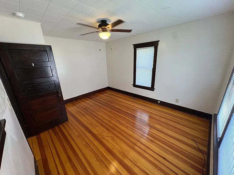 2209 Hawthorne Ave — Photo 15