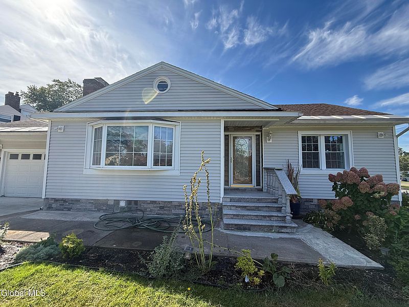 3rd image of 1450 Grenoside Avenue