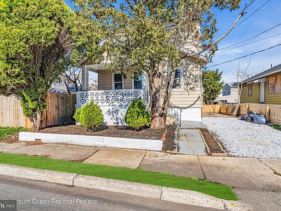4th image of 18 Fisher Ave
