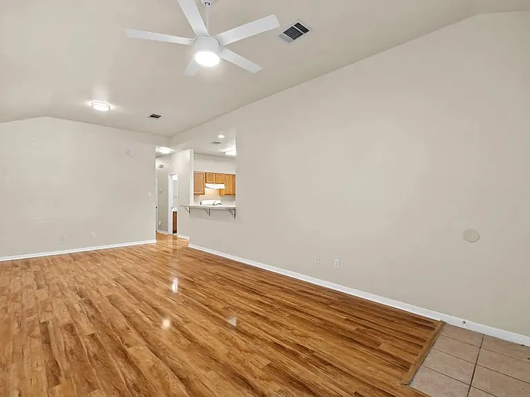 611 Zennia St #B — Photo 12