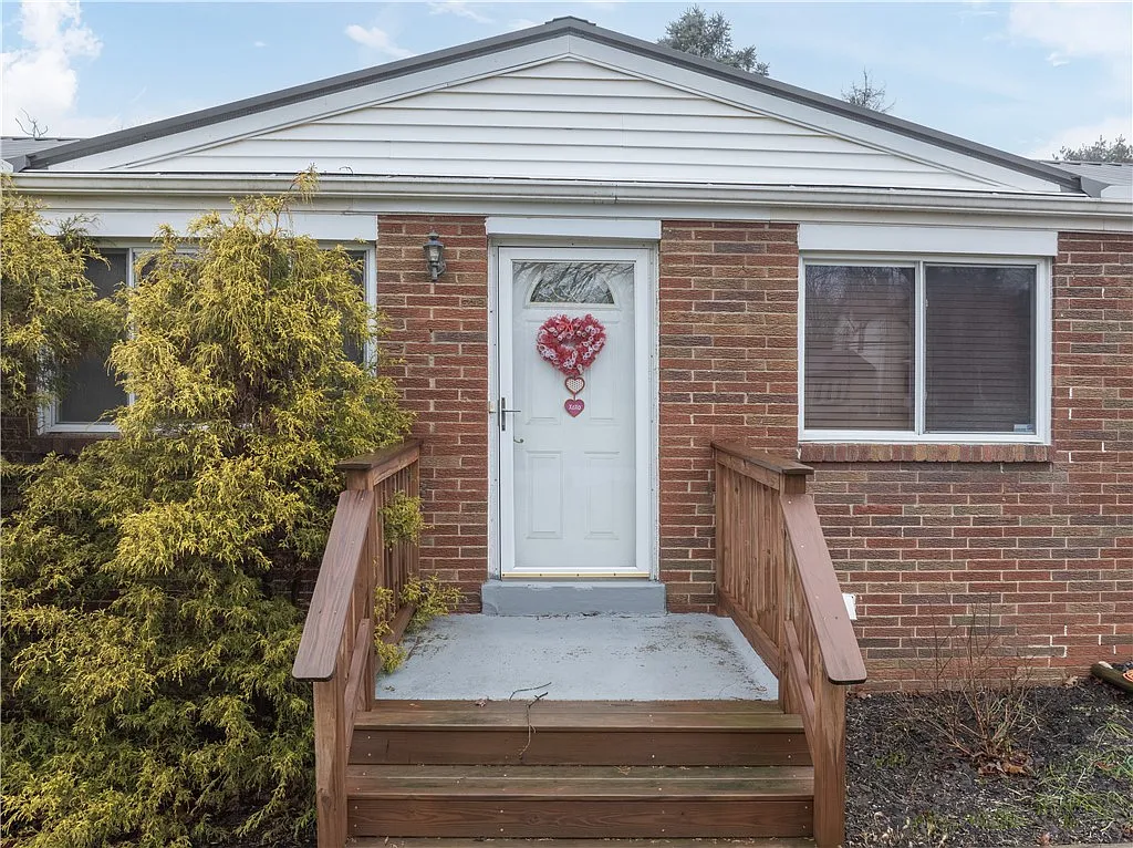 2531 Wildwood Rd photo 1